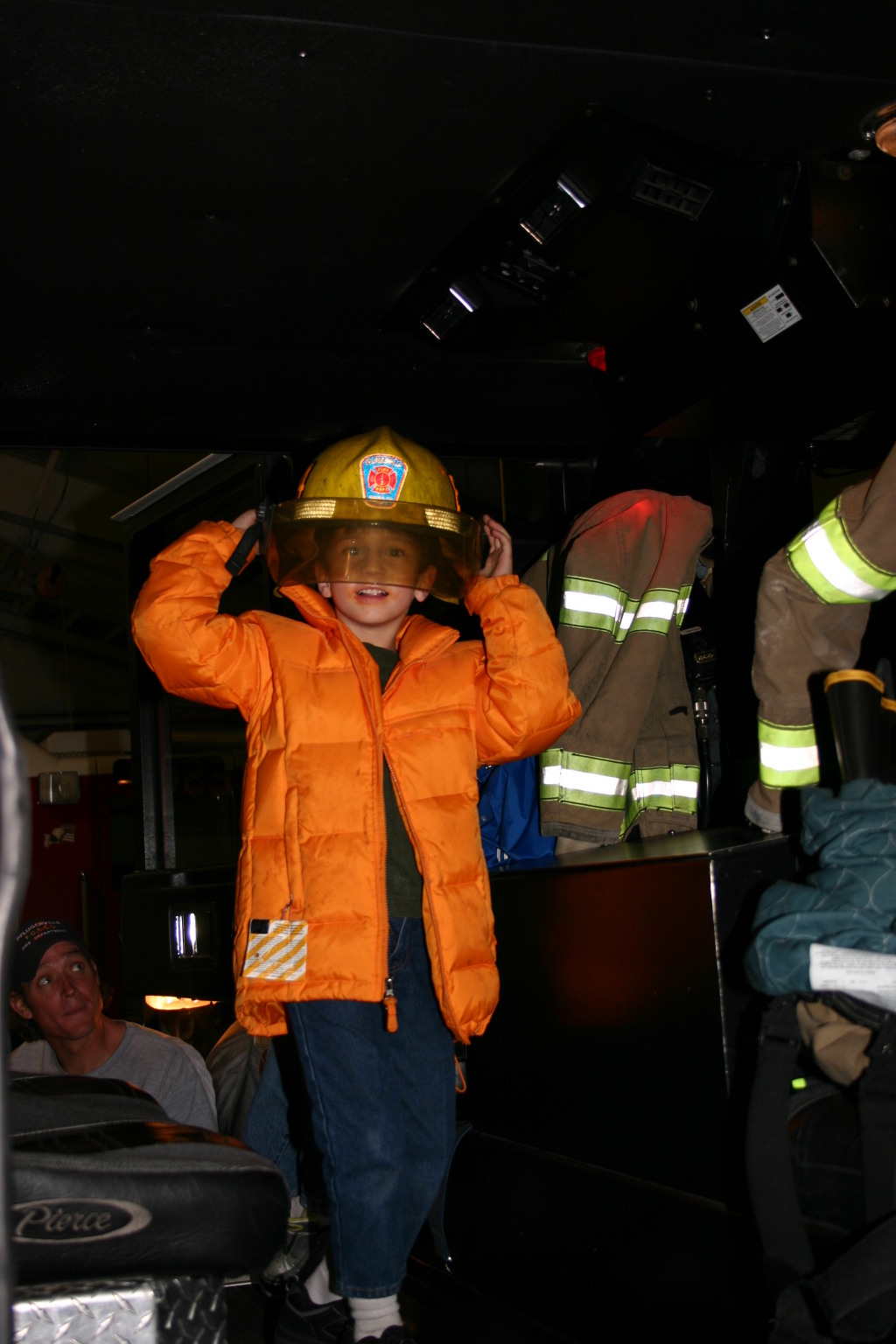 2006-11-21-TigerScouts-firehouse-13-Dax-helmet.JPG