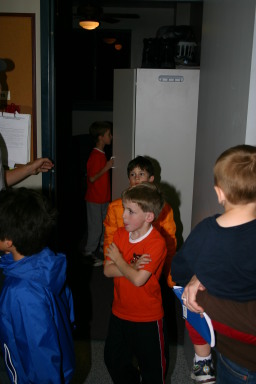 2006-11-21-TigerScouts-firehouse-03-Dax.JPG