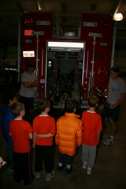 2006-11-21-TigerScouts-firehouse-08-Dax-Chance.JPG