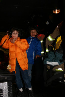 2006-11-21-TigerScouts-firehouse-12-Dax-DJ.JPG