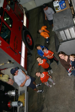 2006-11-21-TigerScouts-firehouse-18-from-stairs.JPG