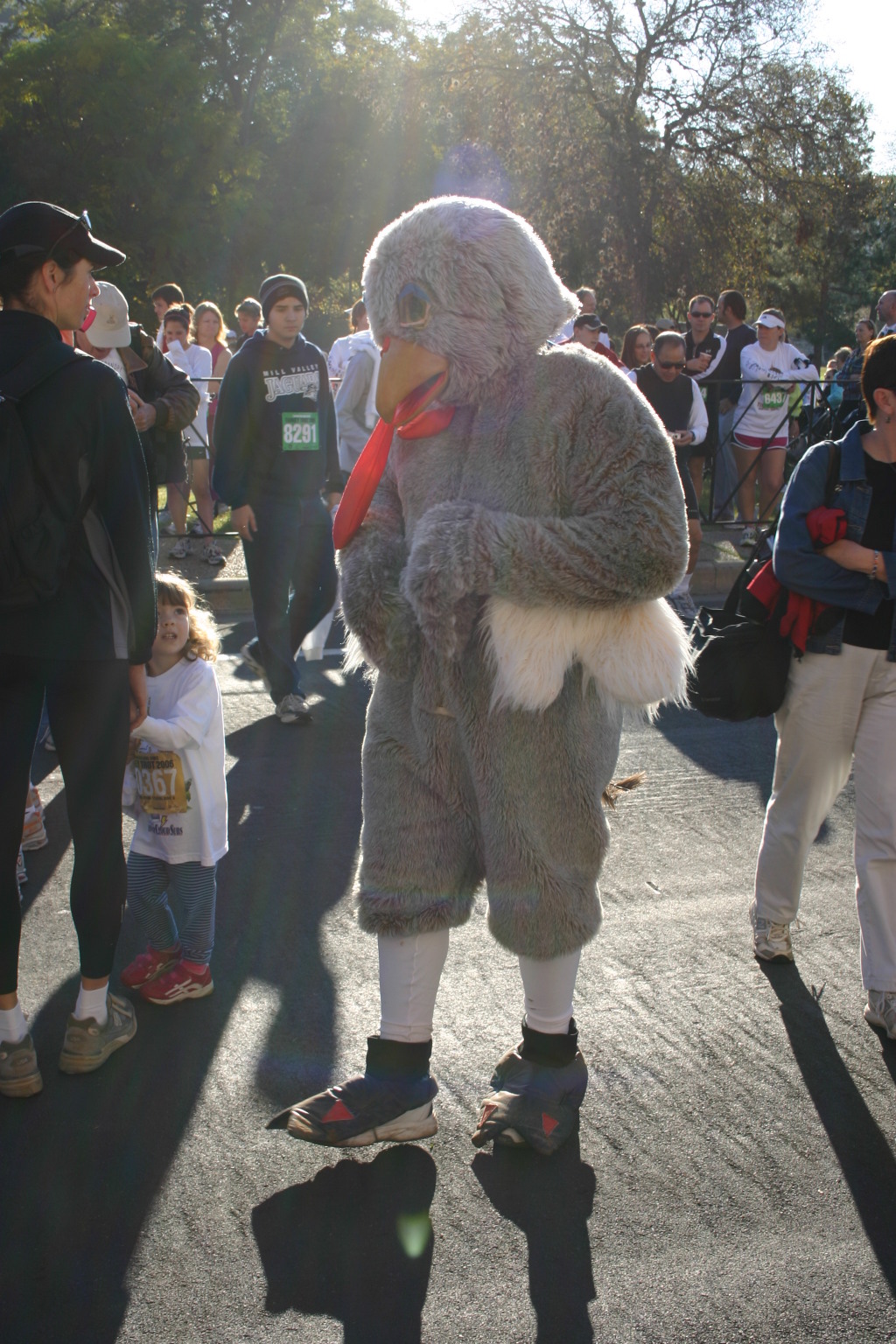 2006/11(November)/TurkeyTrot/1024x768_2006-11-23-TurkeyTrot-05-mascot.JPG