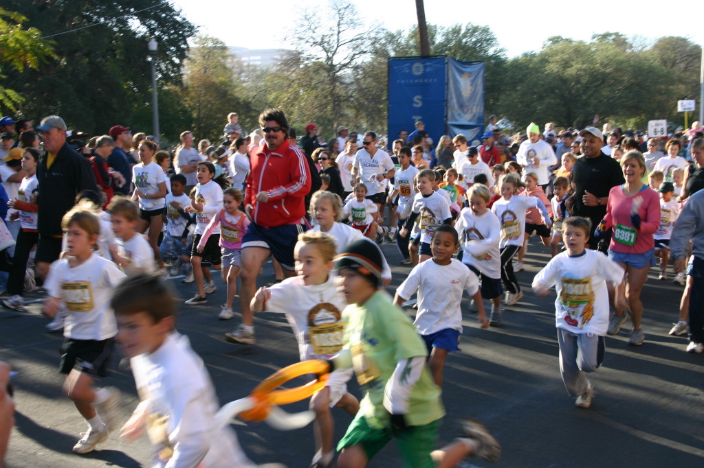 2006/11(November)/TurkeyTrot/1024x768_2006-11-23-TurkeyTrot-13-Chance.JPG