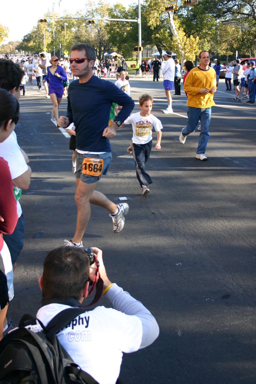 2006/11(November)/TurkeyTrot/1024x768_2006-11-23-TurkeyTrot-21-Chance.JPG