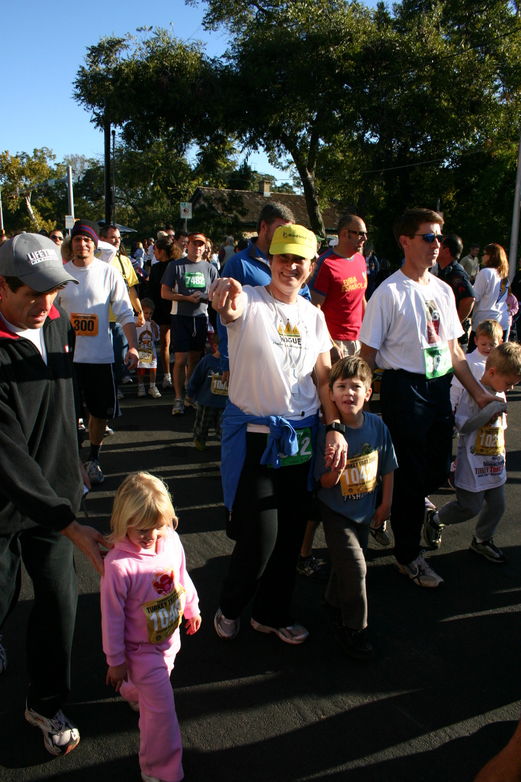 2006/11(November)/TurkeyTrot/1024x768_2006-11-23-TurkeyTrot-24-Suzi-Dax.JPG