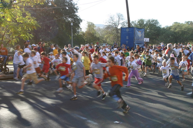 2006/11(November)/TurkeyTrot/640x480_2006-11-23-TurkeyTrot-10.JPG
