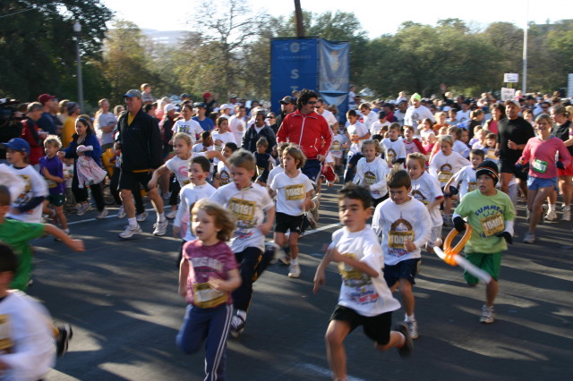 2006/11(November)/TurkeyTrot/640x480_2006-11-23-TurkeyTrot-12.JPG