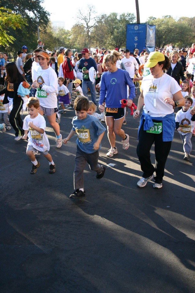 2006/11(November)/TurkeyTrot/640x480_2006-11-23-TurkeyTrot-16-Dax-Suzi.JPG