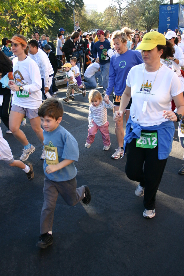 2006/11(November)/TurkeyTrot/640x480_2006-11-23-TurkeyTrot-17-Dax-Suzi.JPG