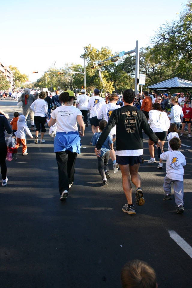 2006/11(November)/TurkeyTrot/640x480_2006-11-23-TurkeyTrot-19-Suzi-Dax.JPG