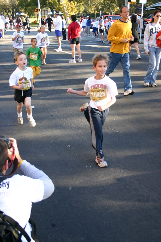 2006/11(November)/TurkeyTrot/640x480_2006-11-23-TurkeyTrot-22-Chance.JPG