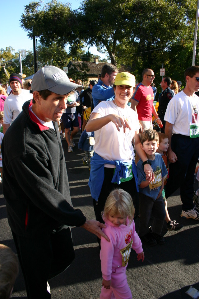 2006/11(November)/TurkeyTrot/640x480_2006-11-23-TurkeyTrot-25-Suzi-Dax.JPG