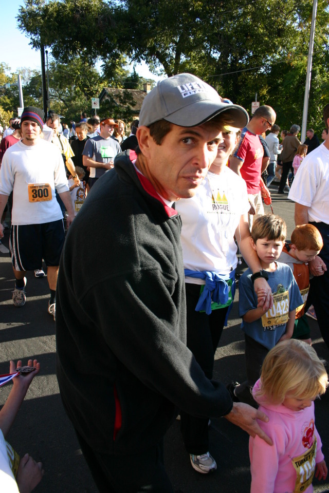 2006/11(November)/TurkeyTrot/640x480_2006-11-23-TurkeyTrot-26-Suzi-Dax.JPG