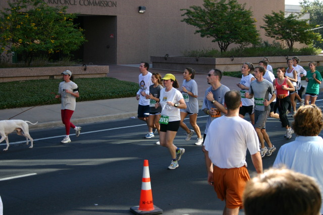 2006/11(November)/TurkeyTrot/640x480_2006-11-23-TurkeyTrot-40-Suzi.JPG