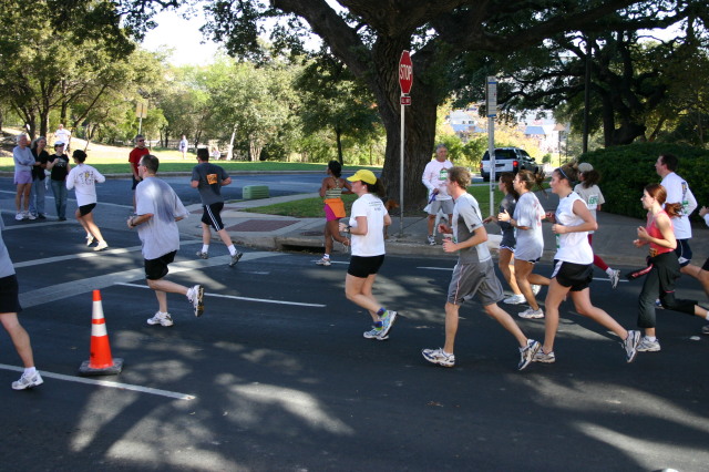 2006/11(November)/TurkeyTrot/640x480_2006-11-23-TurkeyTrot-44-Suzi.JPG