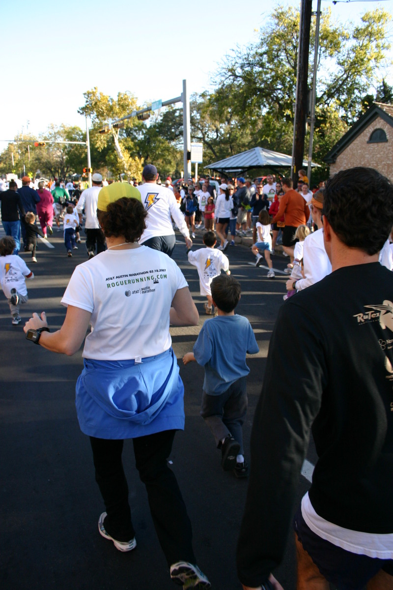 2006/11(November)/TurkeyTrot/800x600_2006-11-23-TurkeyTrot-18-Suzi-Dax.JPG