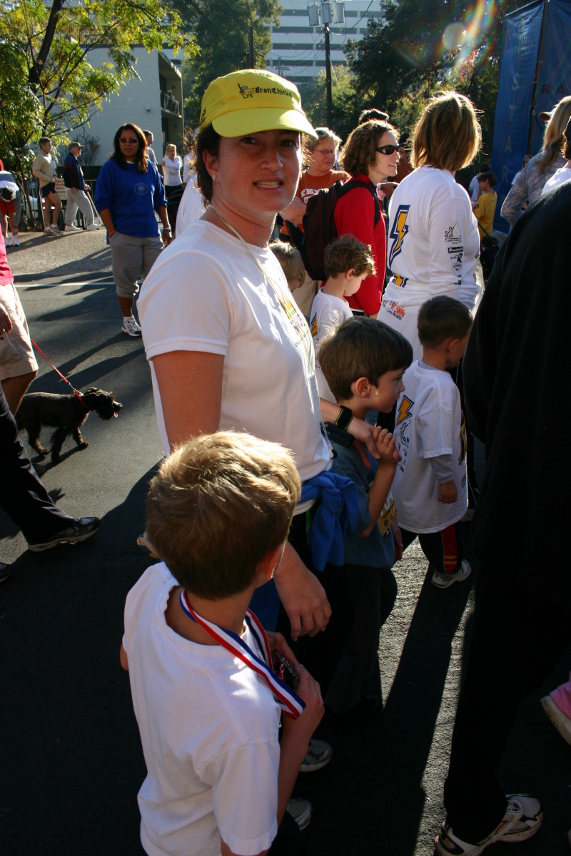 2006/11(November)/TurkeyTrot/800x600_2006-11-23-TurkeyTrot-28-Chance-Suzi-Dax.JPG