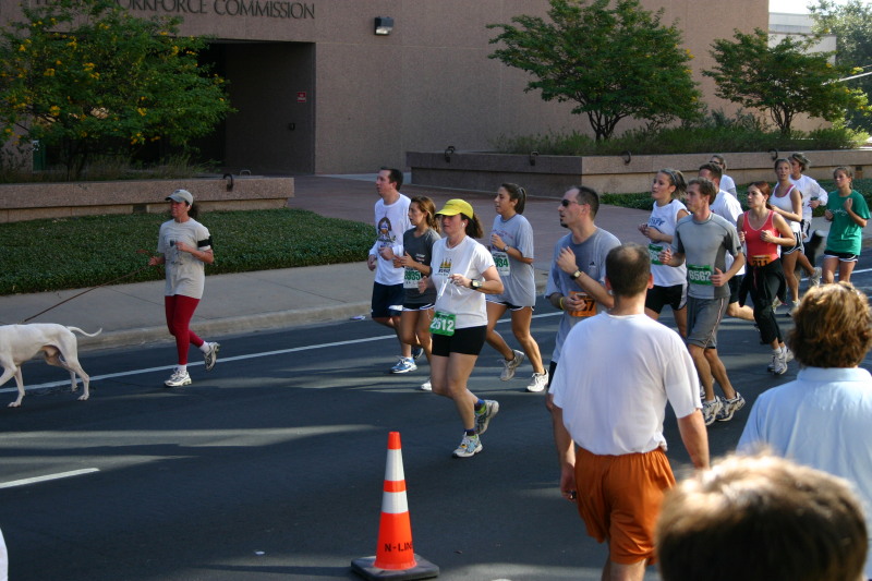 2006/11(November)/TurkeyTrot/800x600_2006-11-23-TurkeyTrot-40-Suzi.JPG