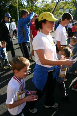 2006-11-23-TurkeyTrot-27-Chance-Suzi-Dax.JPG