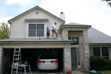 2006-11-25-putting-up-lights-8056-Travis-Chance.JPG
