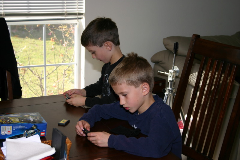 2006/12(December)/Christmas-Day/800x600_2006-12-25-Christmas-Day-10-Dax-Chance-gameboys.JPG