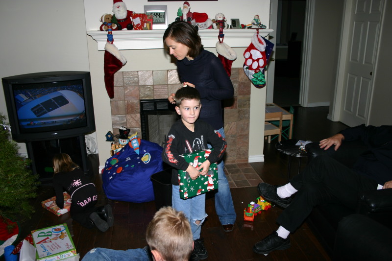 2006/12(December)/Christmas-Day/800x600_2006-12-25-Christmas-Day-12-Dax-Heather.JPG