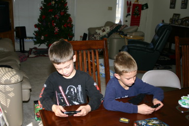2006-12-25-Christmas-Day-11-Dax-Chance-gameboys.JPG