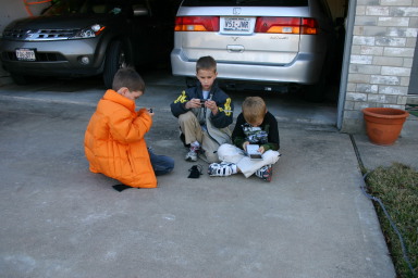 2006-12-26-freezing-driveway-gameboys-Chance-Dax-JC-2.JPG