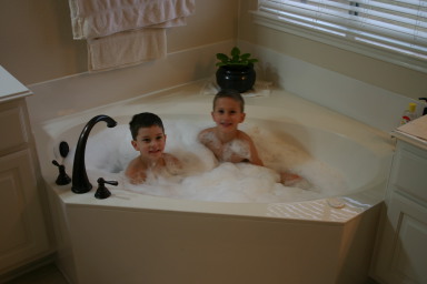 2006-12-24-Christmas-Eve-bath-01-Chance-Dax.JPG