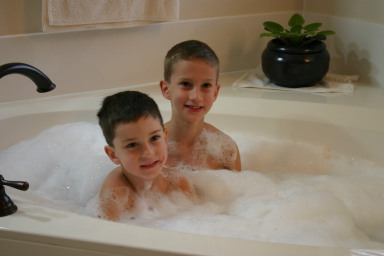 2006-12-24-Christmas-Eve-bath-03-Chance-Dax.JPG