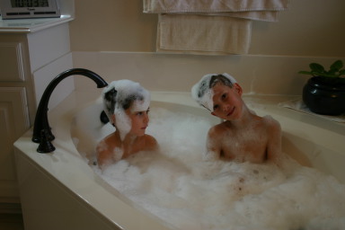 2006-12-24-Christmas-Eve-bath-07-Chance-Dax.JPG