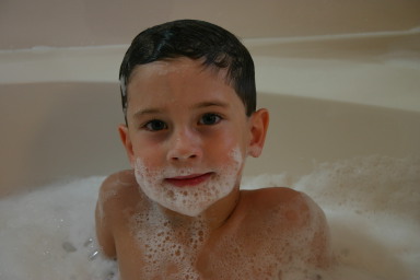 2006-12-24-Christmas-Eve-bath-14-Dax.JPG