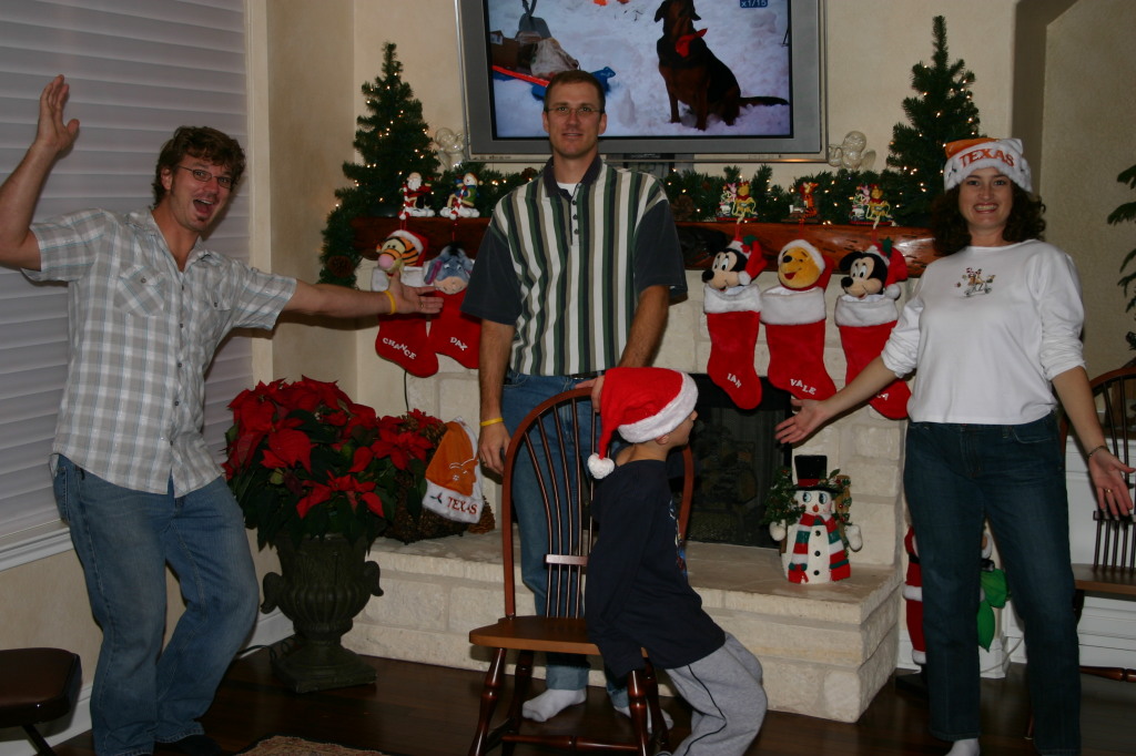 2006/12(December)/Christmas-Eve/1024x768_2006-12-24-Christmas-Eve-08-Justin-Travis-Suzi-Chance.JPG