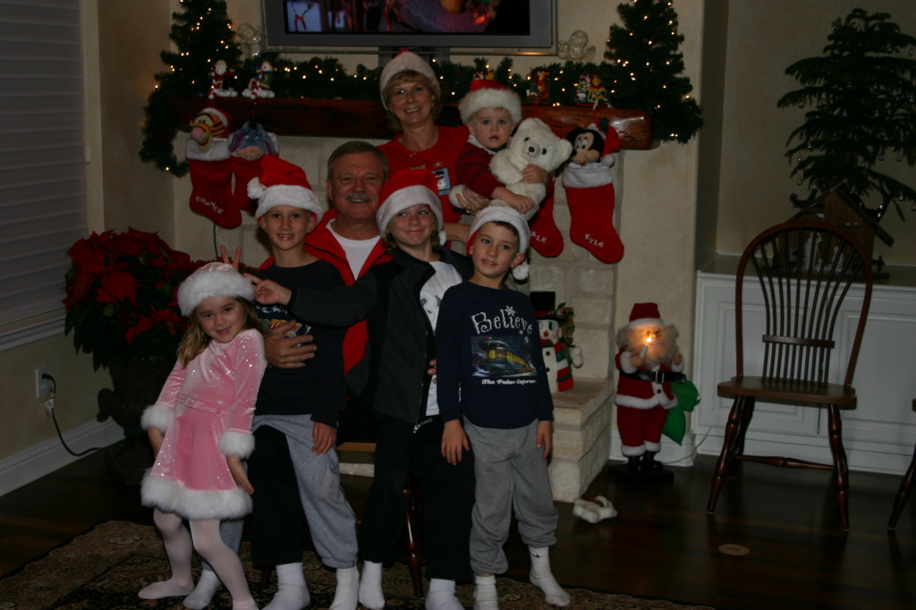 2006/12(December)/Christmas-Eve/1024x768_2006-12-24-Christmas-Eve-12-Kyla-Chance-Jim-Janeen-Vale-Ian-Dax.JPG