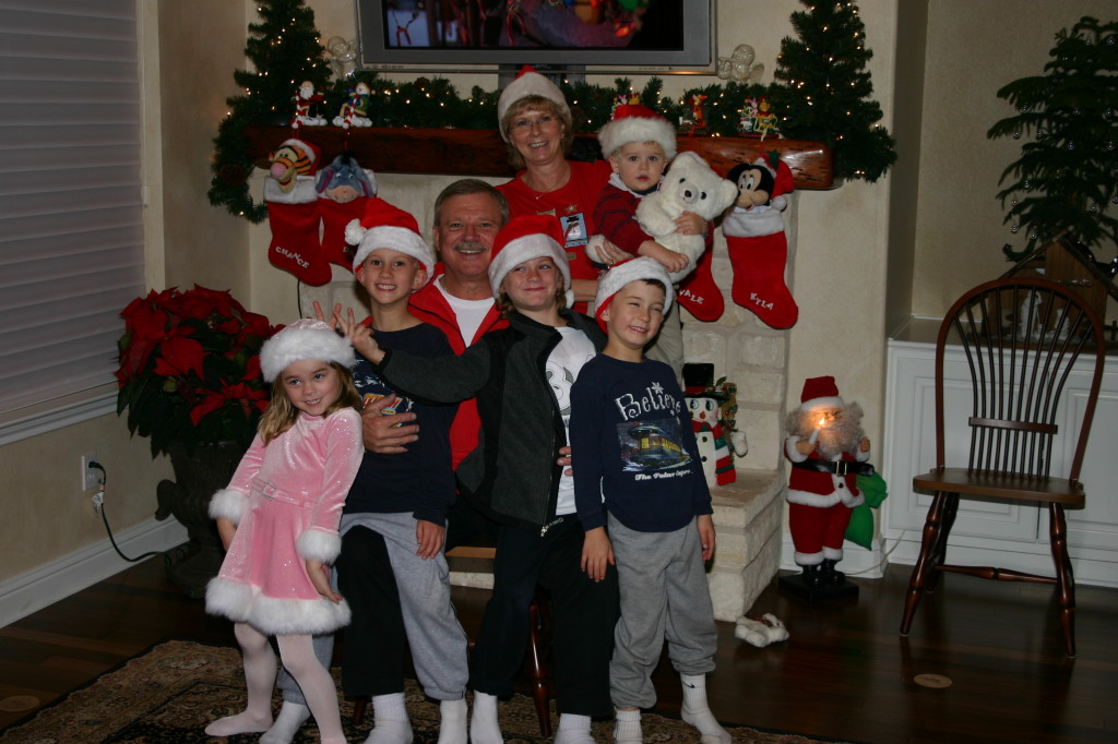 2006/12(December)/Christmas-Eve/1024x768_2006-12-24-Christmas-Eve-13-Kyla-Chance-Jim-Janeen-Vale-Ian-Dax.JPG