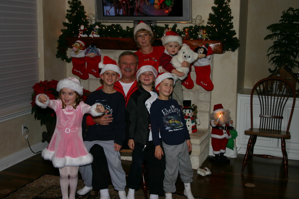 2006/12(December)/Christmas-Eve/1024x768_2006-12-24-Christmas-Eve-14-Kyla-Chance-Jim-Janeen-Vale-Ian-Dax.JPG