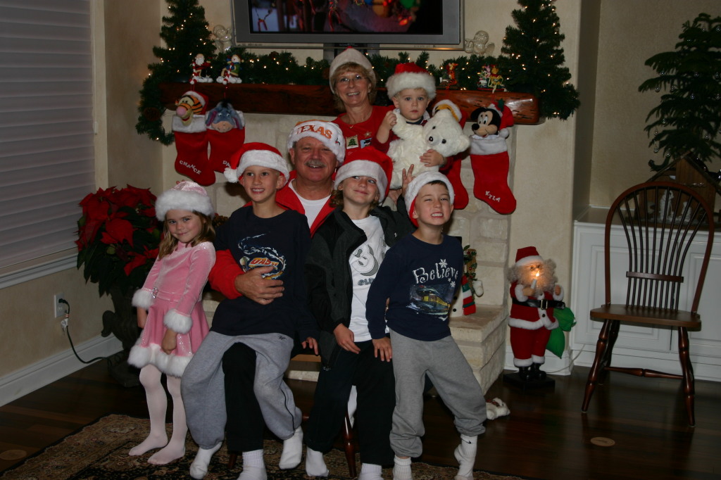 2006/12(December)/Christmas-Eve/1024x768_2006-12-24-Christmas-Eve-16-Kyla-Chance-Jim-Janeen-Vale-Ian-Dax.JPG