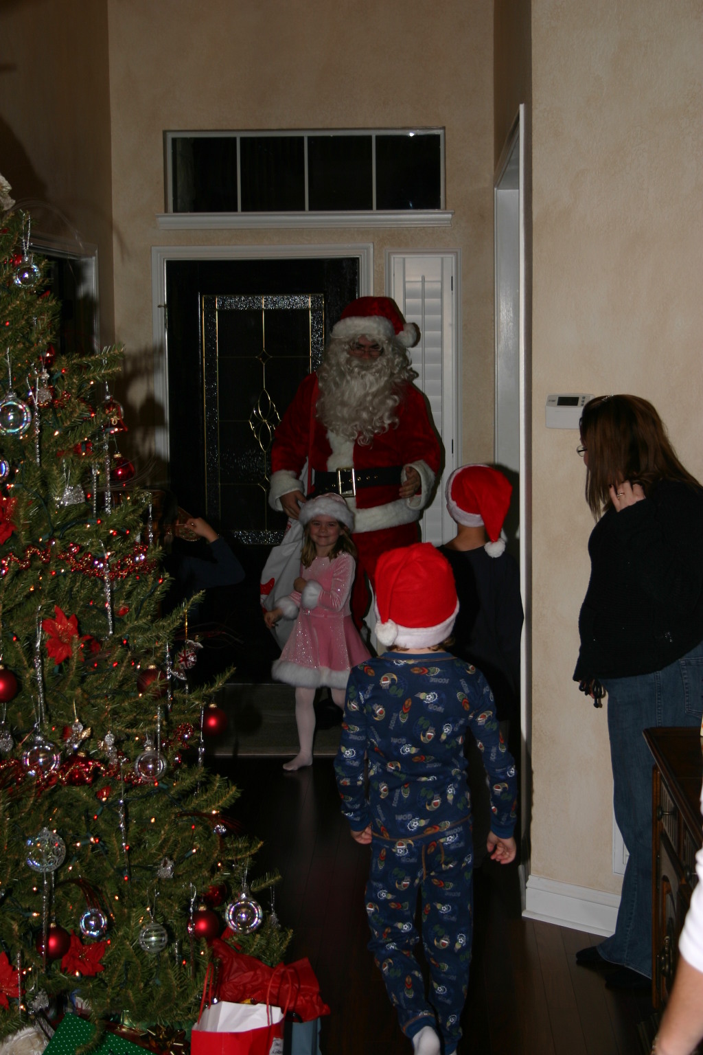 2006-12-24-Christmas-Eve-28-Santa-Kyla-Vale-Chance-Katie.JPG