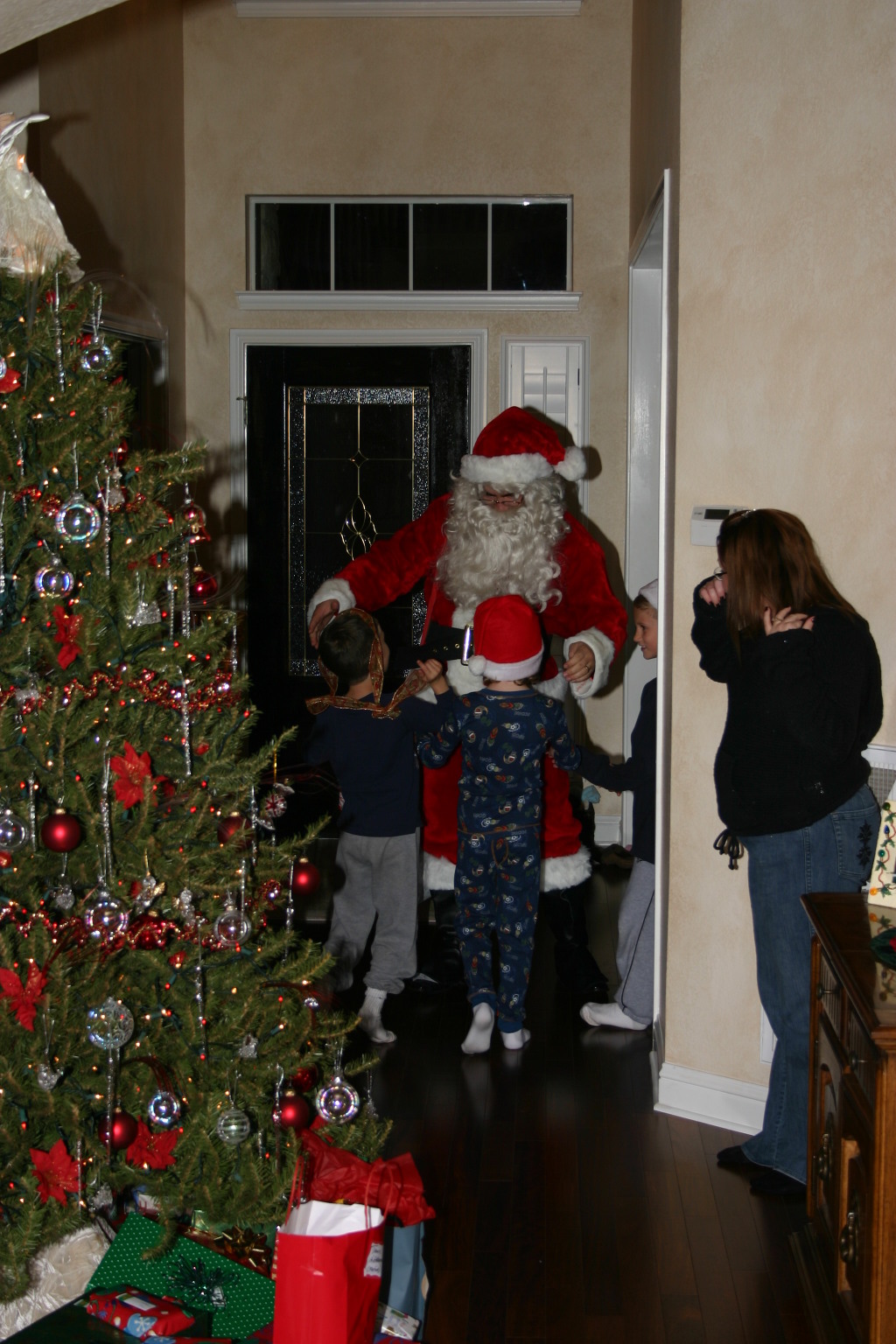 2006-12-24-Christmas-Eve-29-Santa-Dax-Vale-Chance-Katie.JPG