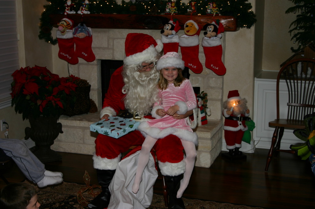 2006-12-24-Christmas-Eve-38-Santa-Kyla.JPG