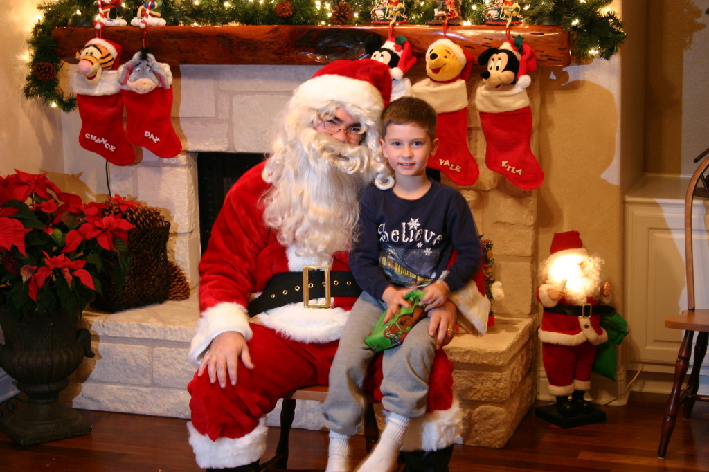 2006-12-24-Christmas-Eve-56-Santa-Dax.JPG