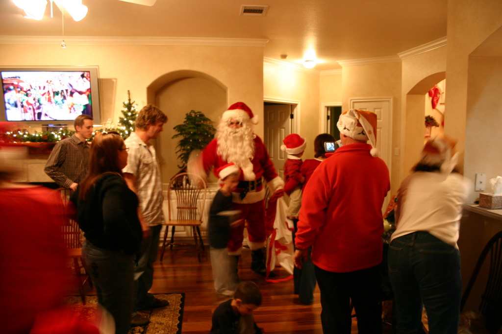 2006-12-24-Christmas-Eve-80-Santa-Justin-Katie-Justin-Chance-Dax-Ian-Heather-Jim-Suzi.JPG