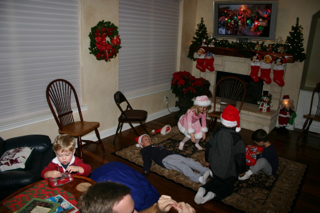 2006/12(December)/Christmas-Eve/640x480_2006-12-24-Christmas-Eve-22-Ian-Chance-Kyla-Vale-Dax.JPG