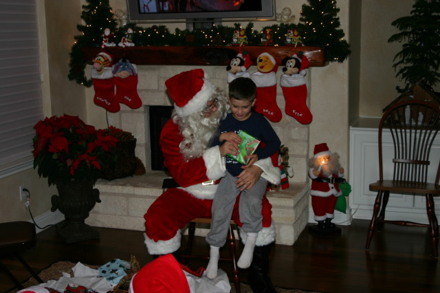 2006-12-24-Christmas-Eve-52-Santa-Dax.JPG