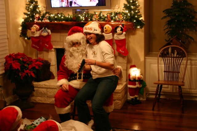2006/12(December)/Christmas-Eve/640x480_2006-12-24-Christmas-Eve-72-Santa-Suzi.JPG