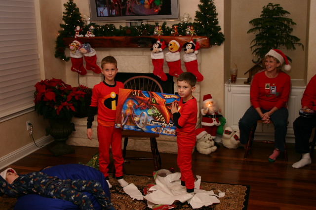 2006/12(December)/Christmas-Eve/640x480_2006-12-24-Christmas-Eve-90-Chance-Dax-Janeen.JPG