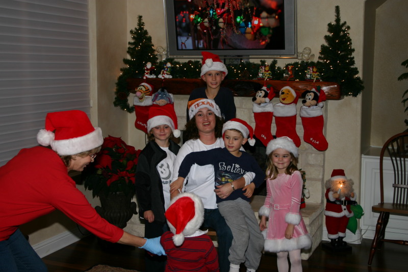 2006/12(December)/Christmas-Eve/800x600_2006-12-24-Christmas-Eve-09-Janeen-Vale-Suzi-Chance-Dax-Kyla-Ian.JPG
