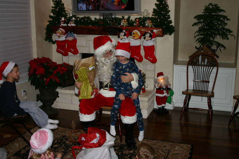 2006/12(December)/Christmas-Eve/800x600_2006-12-24-Christmas-Eve-33-Santa-Vale.JPG