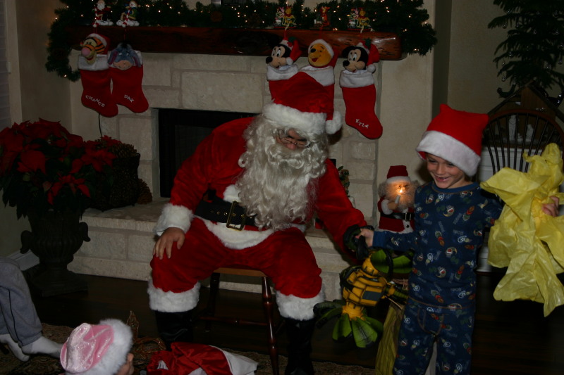 2006/12(December)/Christmas-Eve/800x600_2006-12-24-Christmas-Eve-35-Santa-Vale.JPG