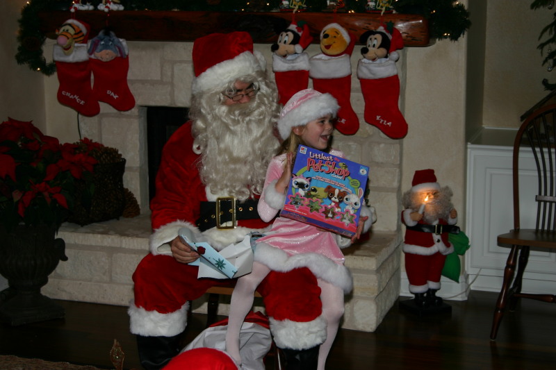 2006/12(December)/Christmas-Eve/800x600_2006-12-24-Christmas-Eve-41-Santa-Kyla.JPG